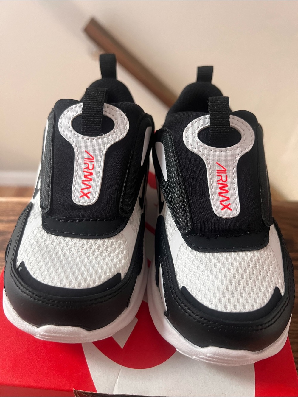 Toddler Nike Air Maxx Bolt - Picture 2 of 6